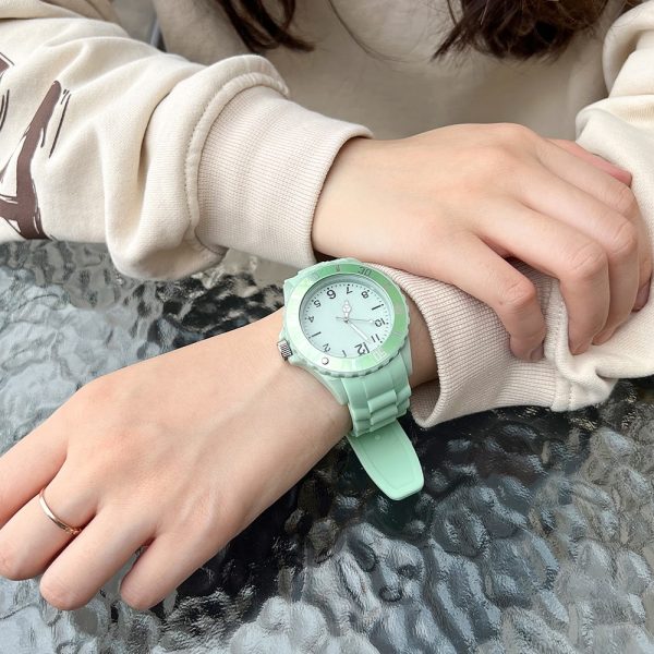 Fashion Casual Watches Silicone Lady Quartz Watch Student Female Classic Vintage Clock Electronic Student Couple WristWatches - 图片 3